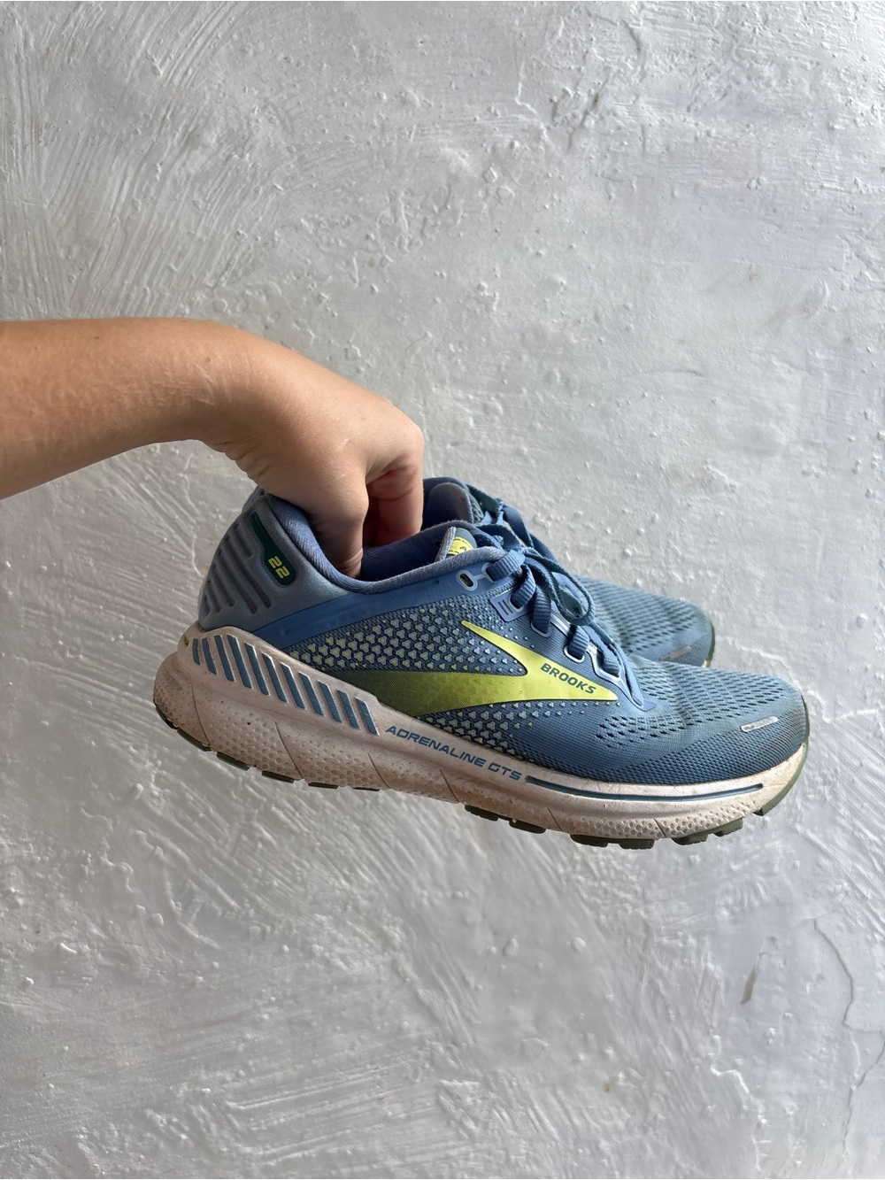 Brooks Adrenaline GTS 22 woman’s size 7 running shoes